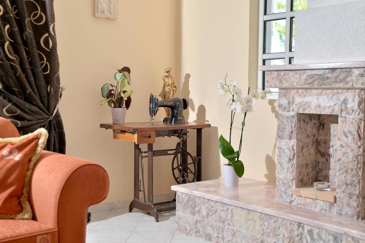 Domelia'S Luxury Apartments Near Airport & Beach アルテミダ エクステリア 写真