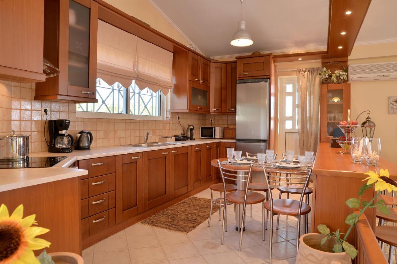 Domelia'S Luxury Apartments Near Airport & Beach アルテミダ エクステリア 写真