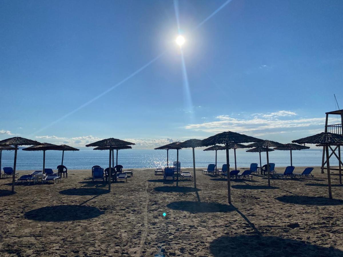 Domelia'S Luxury Apartments Near Airport & Beach アルテミダ エクステリア 写真