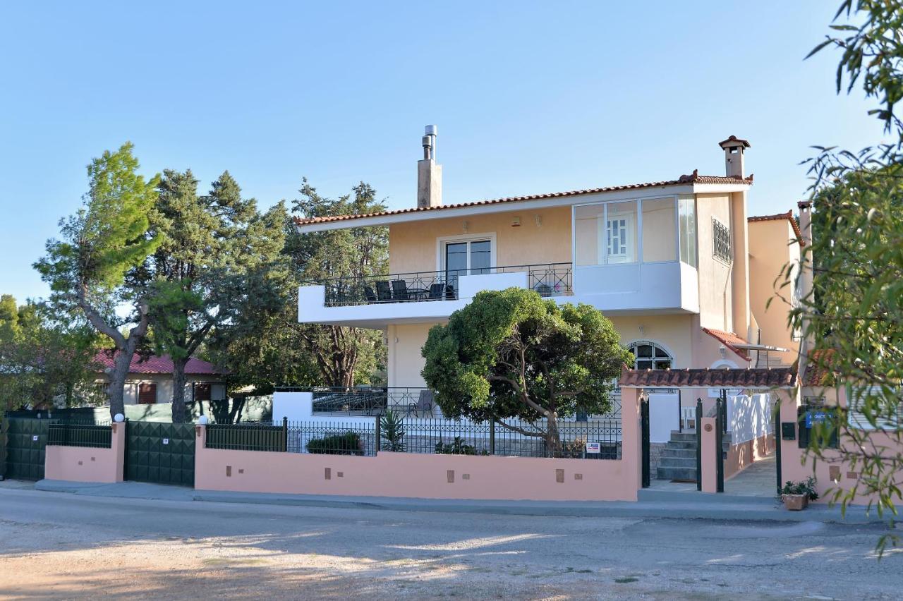 Domelia'S Luxury Apartments Near Airport & Beach アルテミダ エクステリア 写真