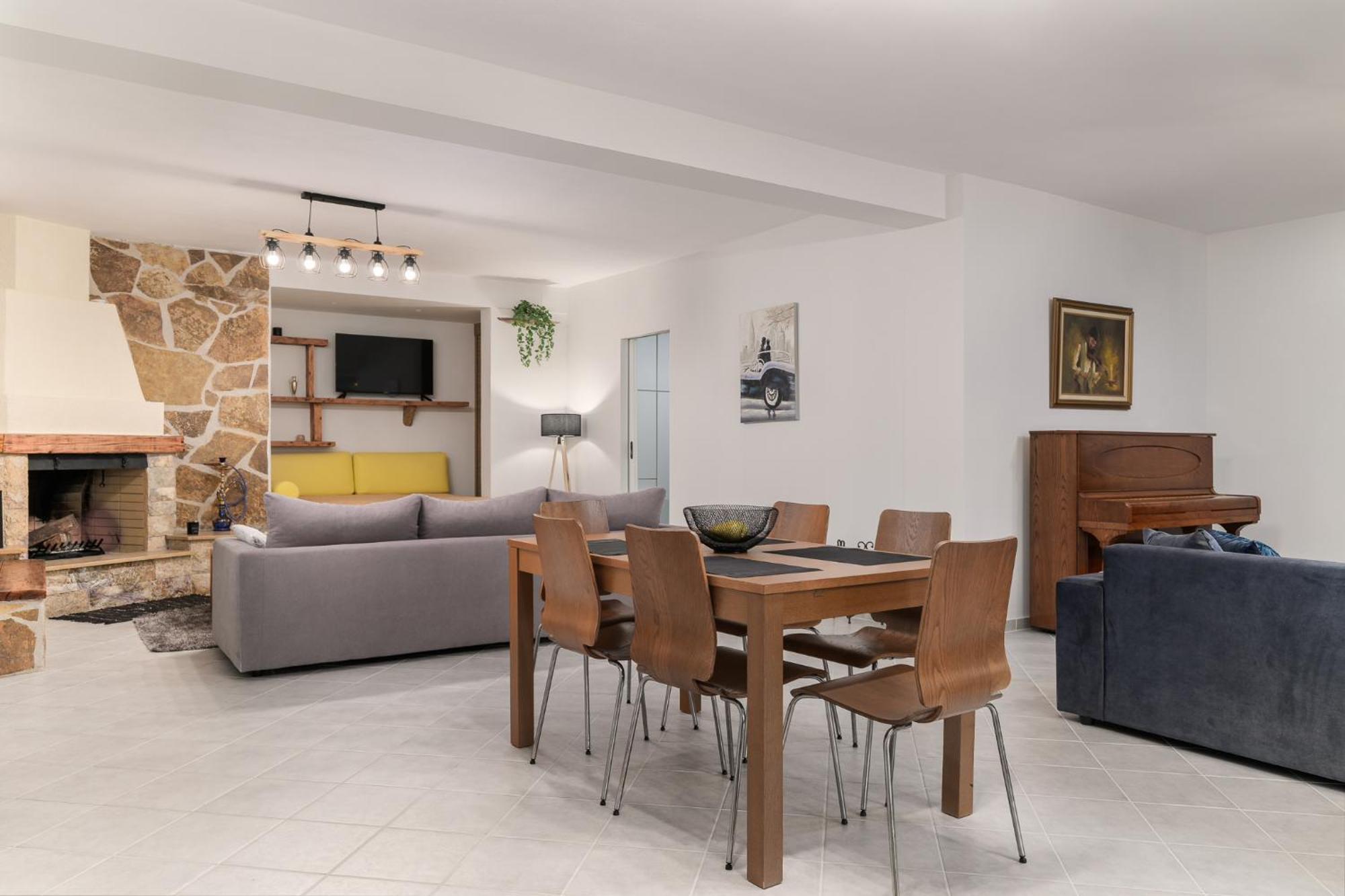 Domelia'S Luxury Apartments Near Airport & Beach アルテミダ エクステリア 写真