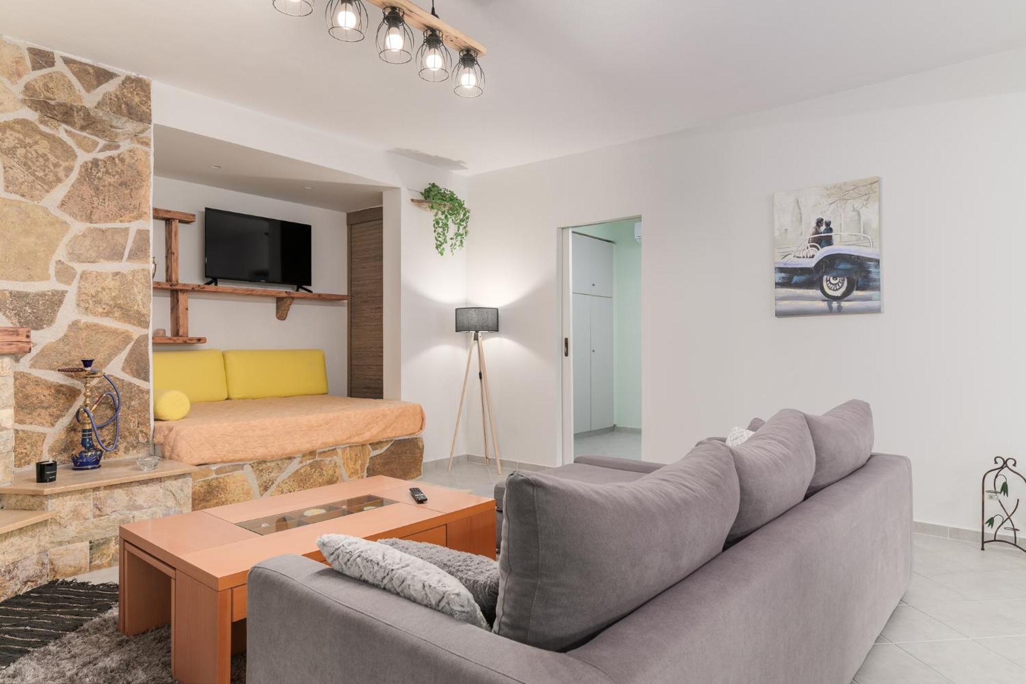 Domelia'S Luxury Apartments Near Airport & Beach アルテミダ エクステリア 写真