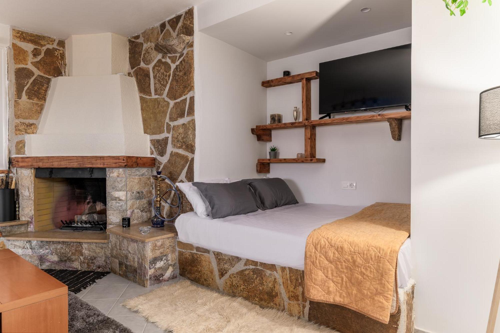Domelia'S Luxury Apartments Near Airport & Beach アルテミダ エクステリア 写真